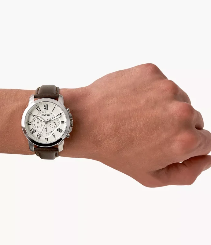 FS4735_onwrist